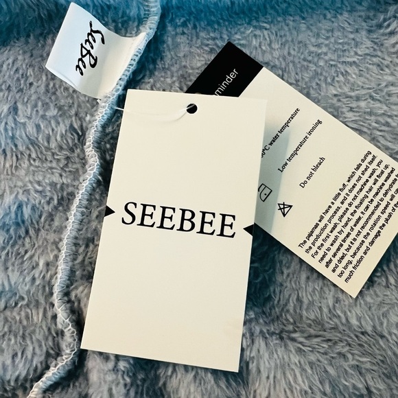 Shark-Themed Plush Pajama Blanket in Blue and White Size Medium NWT - Picture 8 of 10